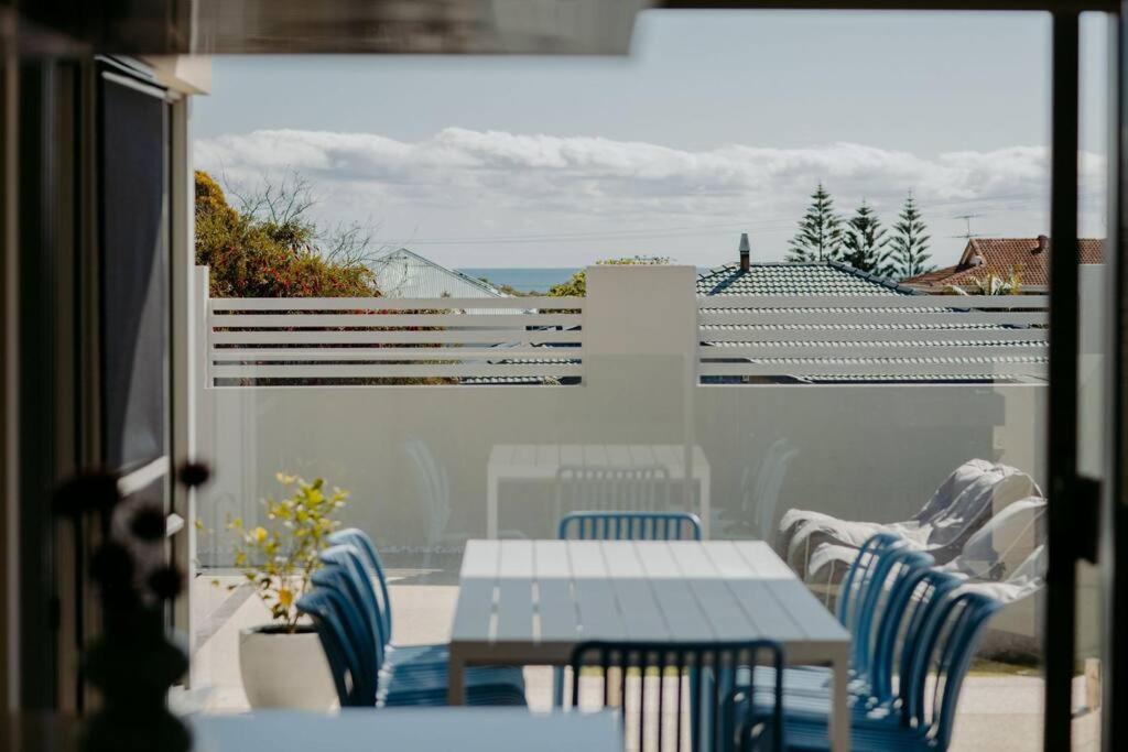 Above The Clouds By St Nicholas Perth Exterior foto